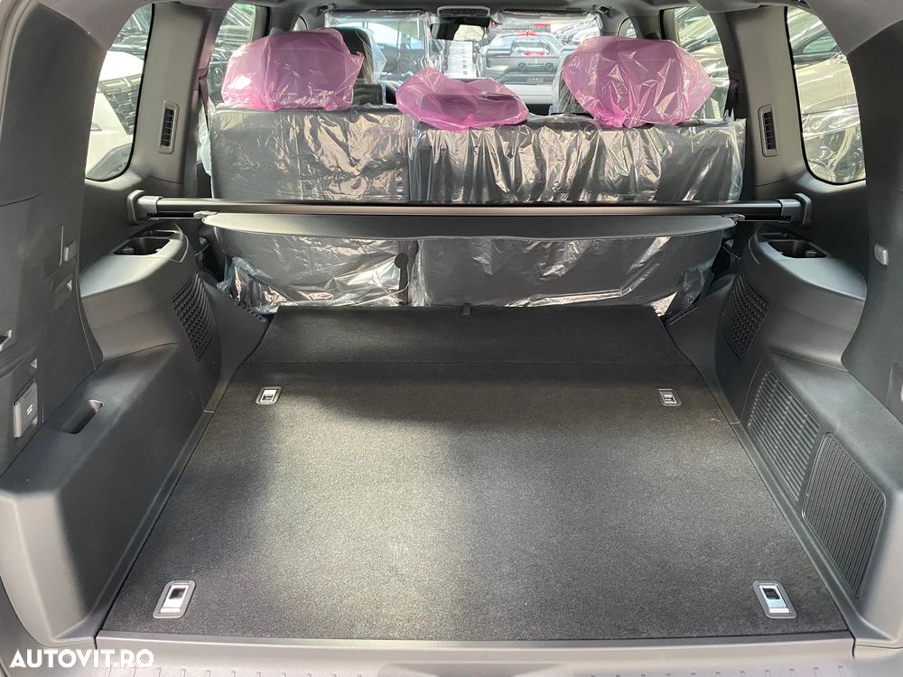 Toyota Land Cruiser 300 - 24