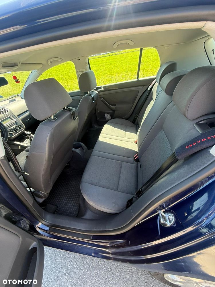 Volkswagen Golf - 6
