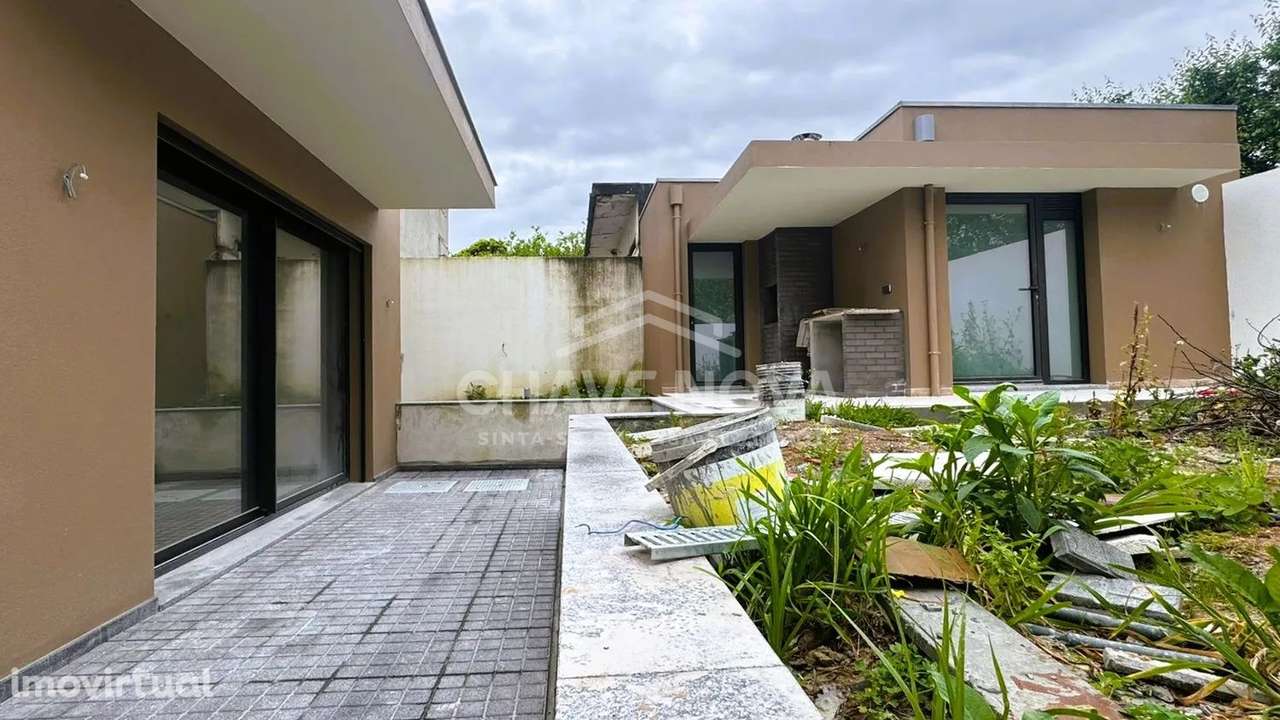 Moradia V3 Nova c/ Jardim em Valadares (Praias) - Grande imagem: 2/33
