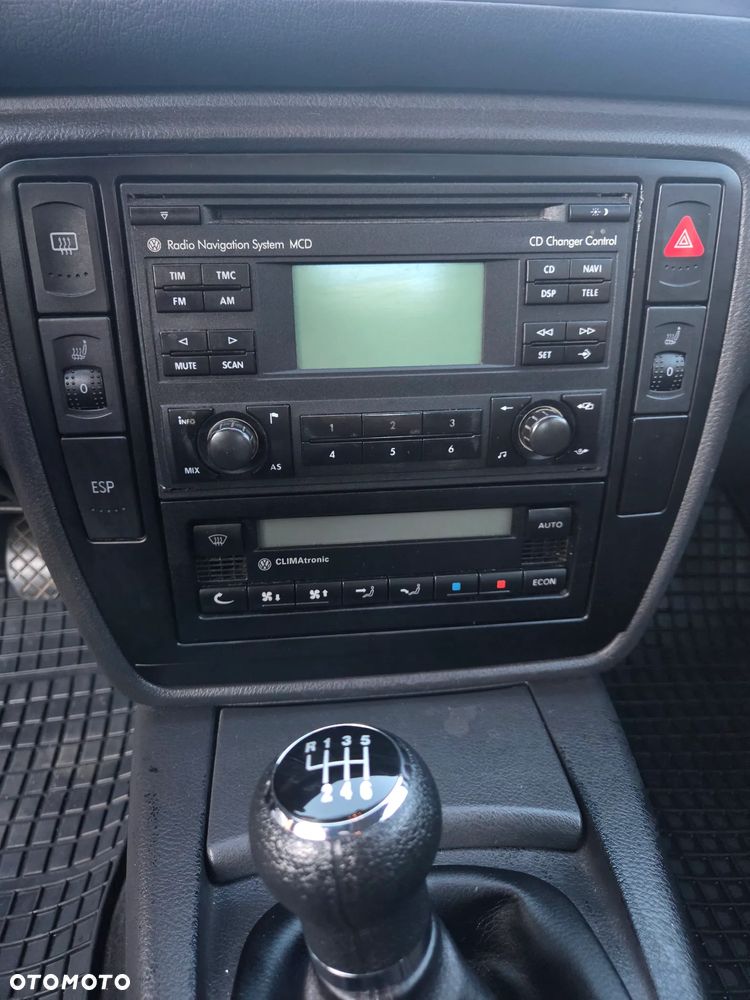 Volkswagen Passat 1.9 TDI Comfortline Family - 17