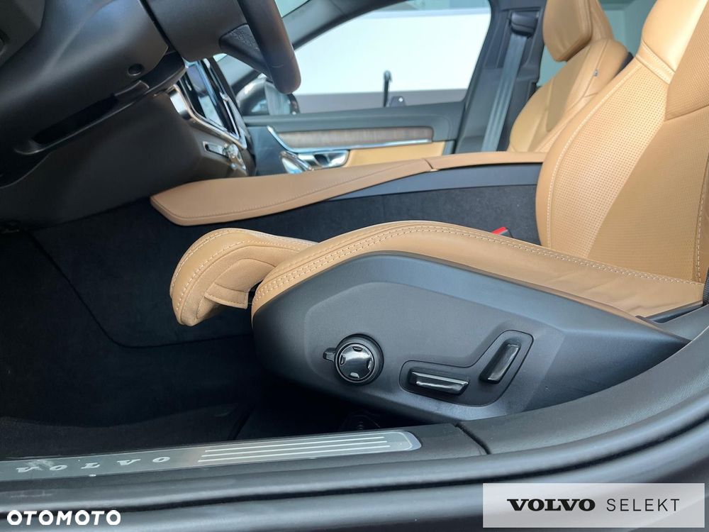 Volvo V90 Cross Country - 35