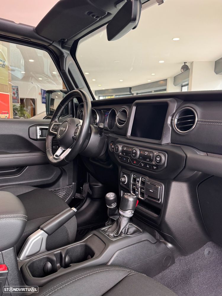 Jeep Wrangler - 11