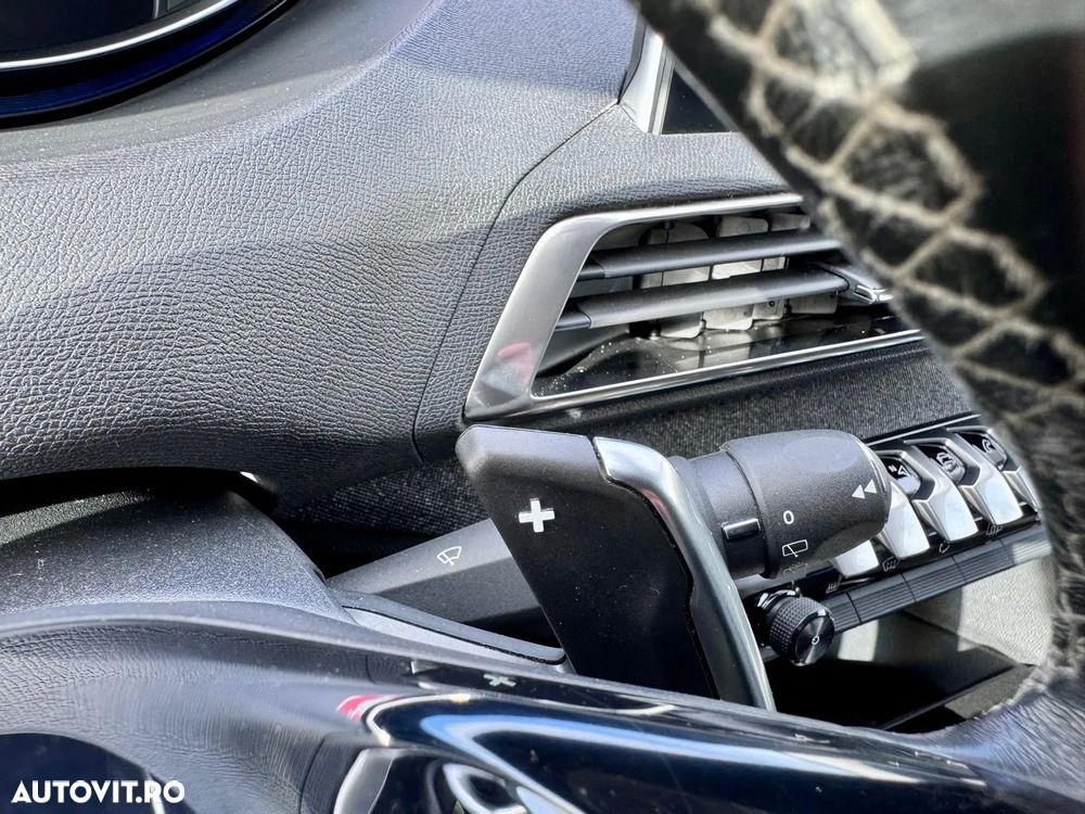 Peugeot 3008 1.2 PureTech S&S EAT8 Allure - 28