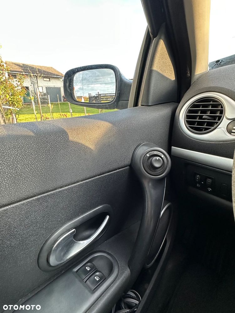 Renault Clio 1.2 16V Authentique - 9
