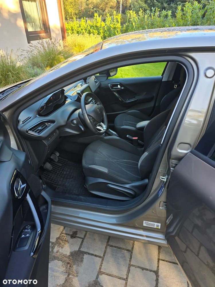 Peugeot 208 1.2 VTi Business Line - 4