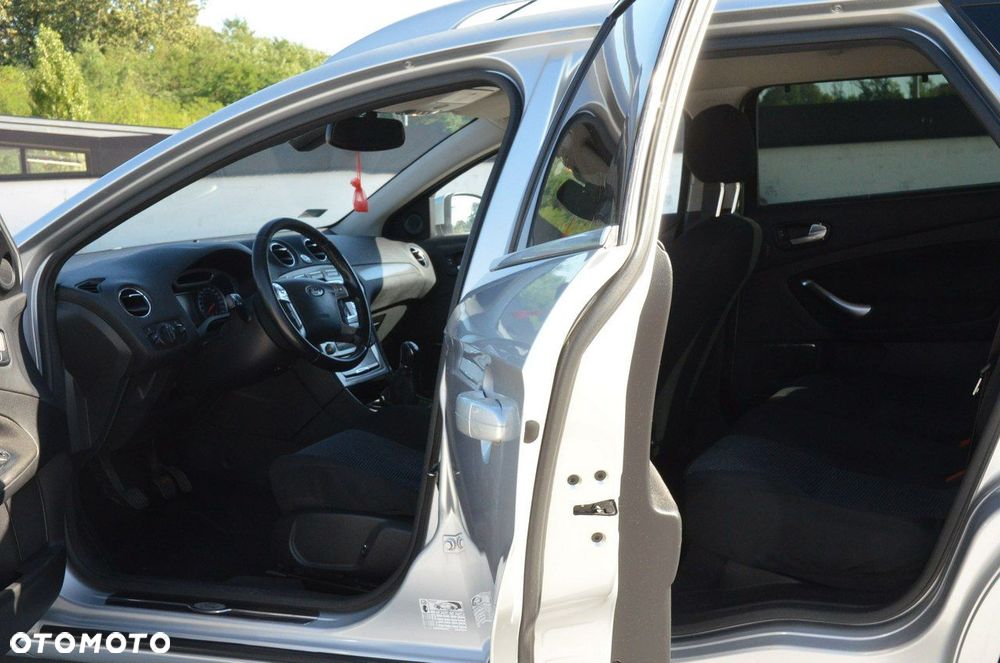 Ford Mondeo - 35