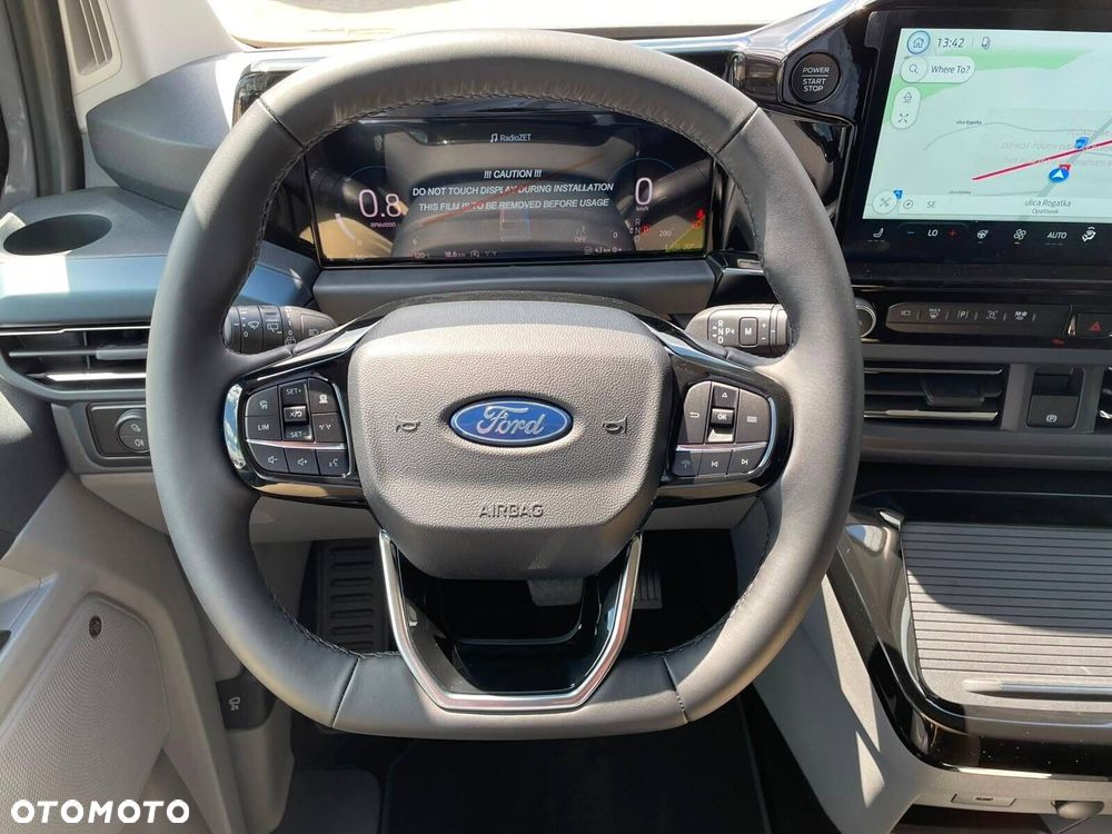 Ford Tourneo Custom - 33
