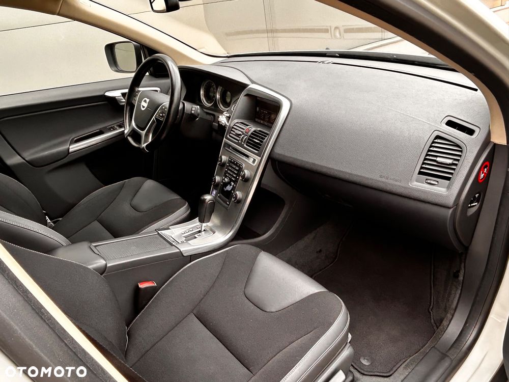 Volvo XC 60 D4 Geartronic Momentum - 8
