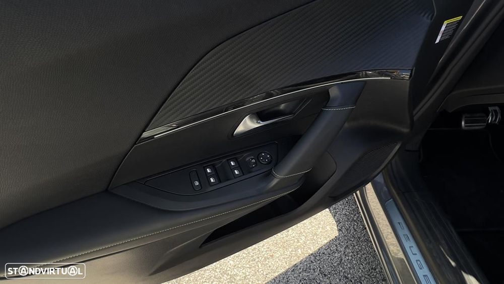Peugeot e-2008 50 kWh GT - 14