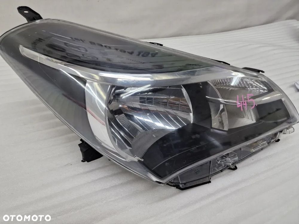 TOYOTA YARIS 3 III PRAWA ZWYKŁA LAMPA PRZEDNIA PRZÓD , NR KOITO 0D-158 , NR AUKCJI LL445 - 4