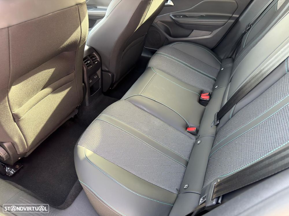 Peugeot 408 1.6 Hybrid Allure e-EAT8 - 50