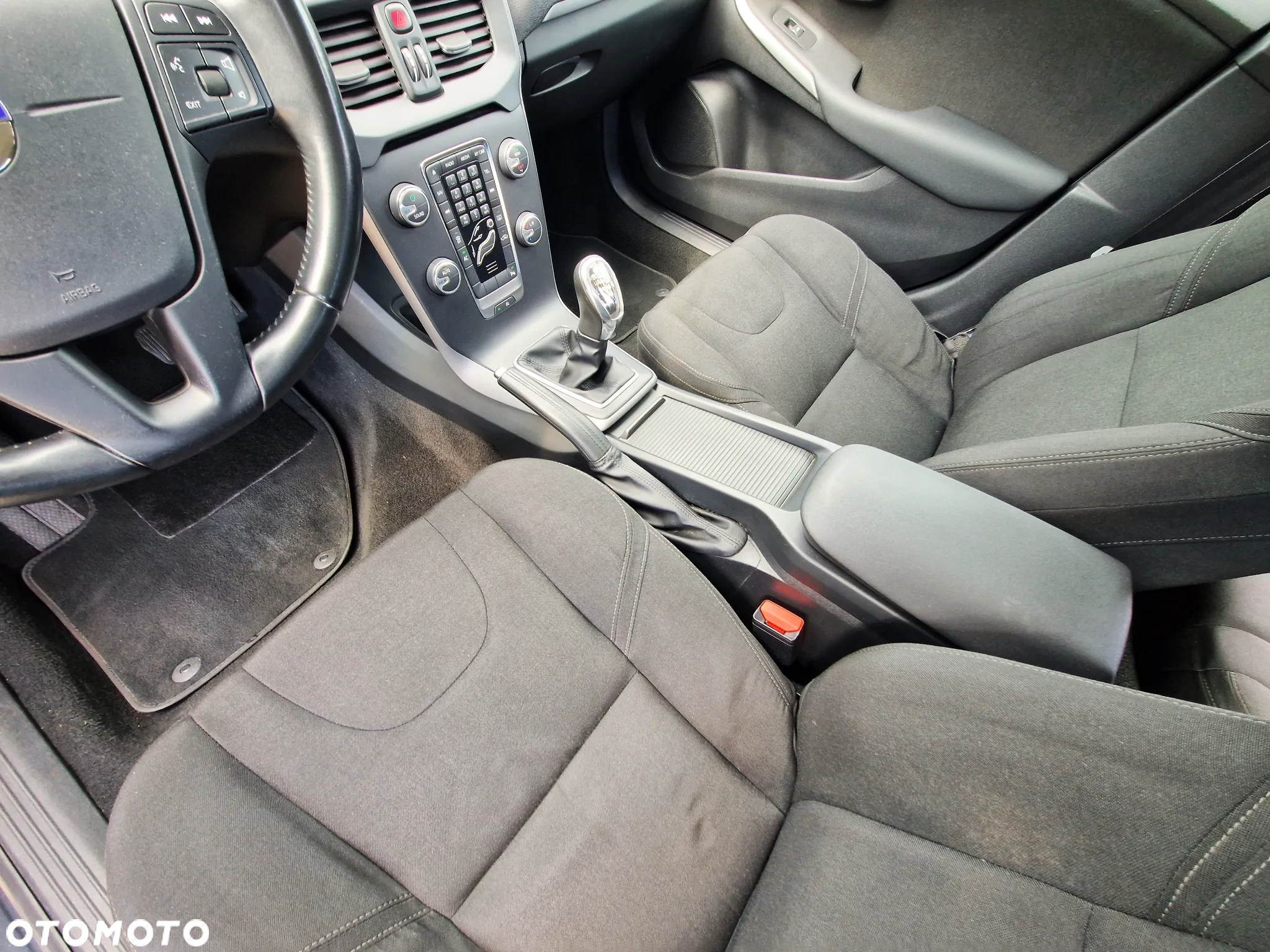 Volvo V40 D2 Momentum - 35