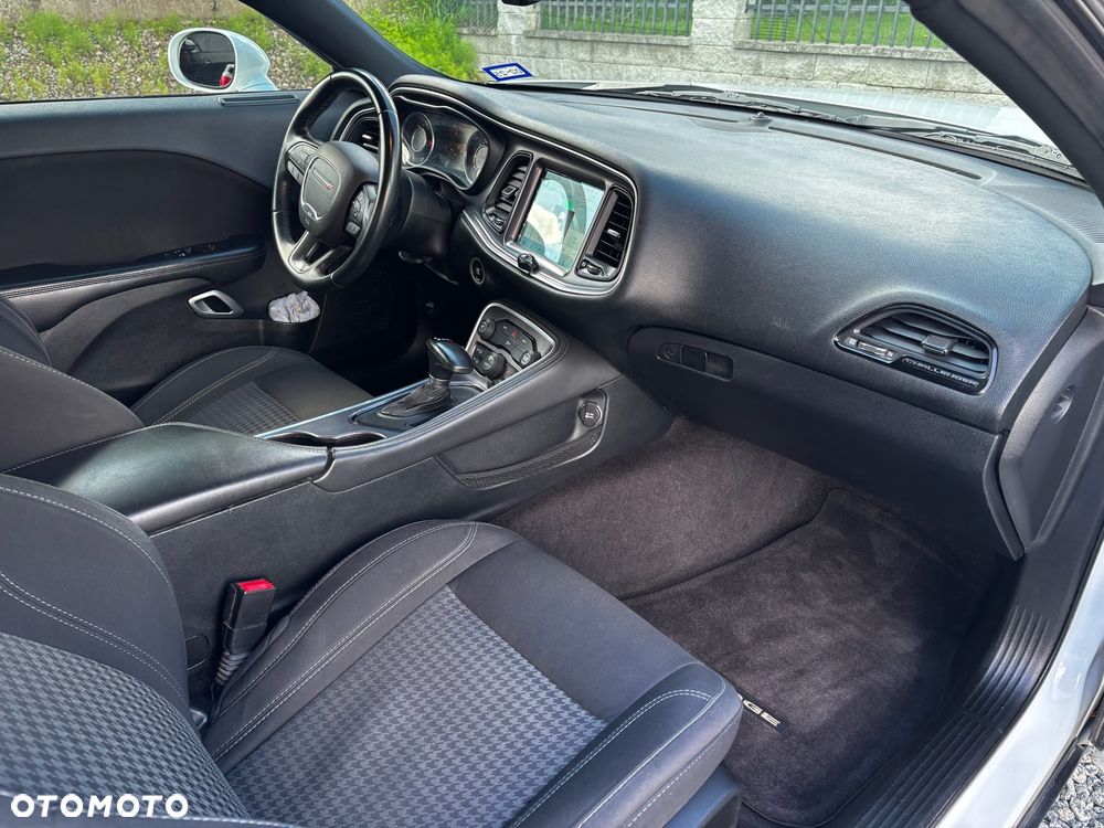 Dodge Challenger Automatik SXT Plus - 25