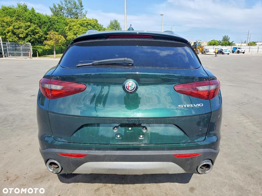 Alfa Romeo Stelvio 2.0 Turbo 16V AT8-Q4 Ti - 6
