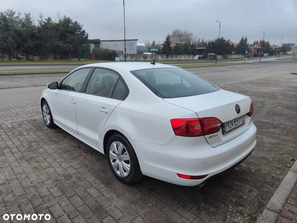 Volkswagen Jetta 1.6 TDI Blue Motion Technology Trendline - 10