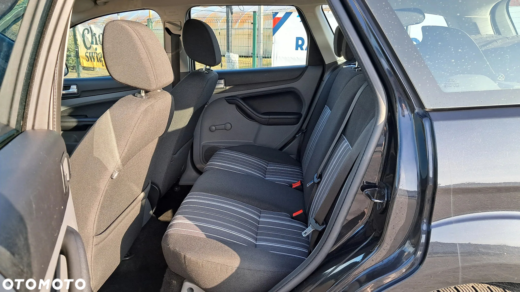 Ford Focus 1.6 16V Ambiente - 6