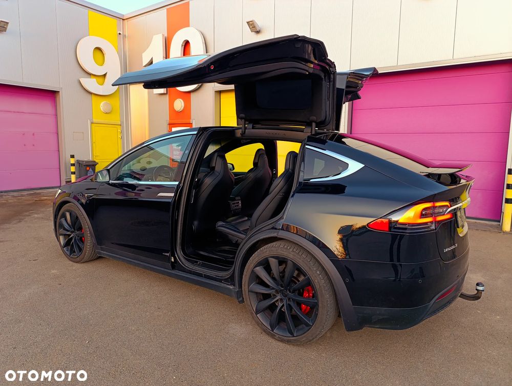 Tesla Model X - 18