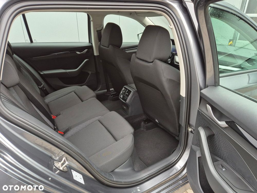 Skoda Octavia 2.0 TDI Drive Essence DSG - 11