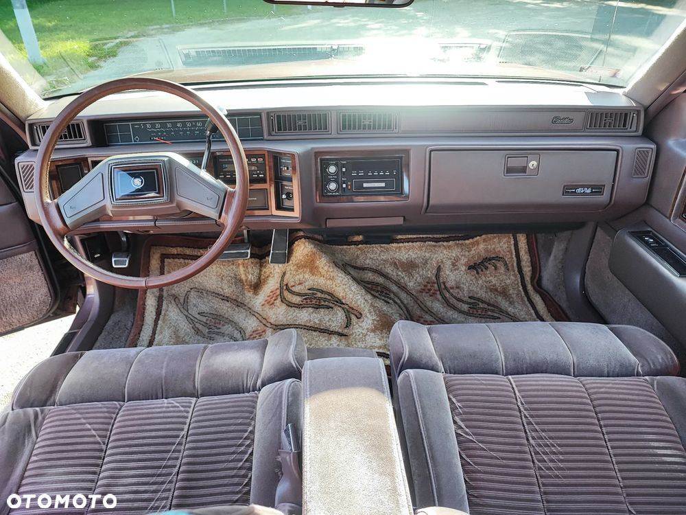 Cadillac Deville - 11