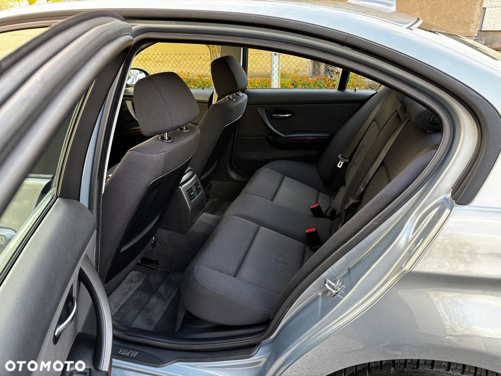 BMW Seria 3 320i - 13