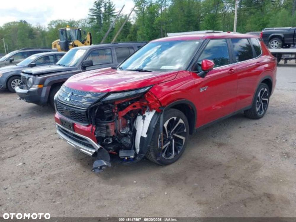 Mitsubishi Outlander - 2