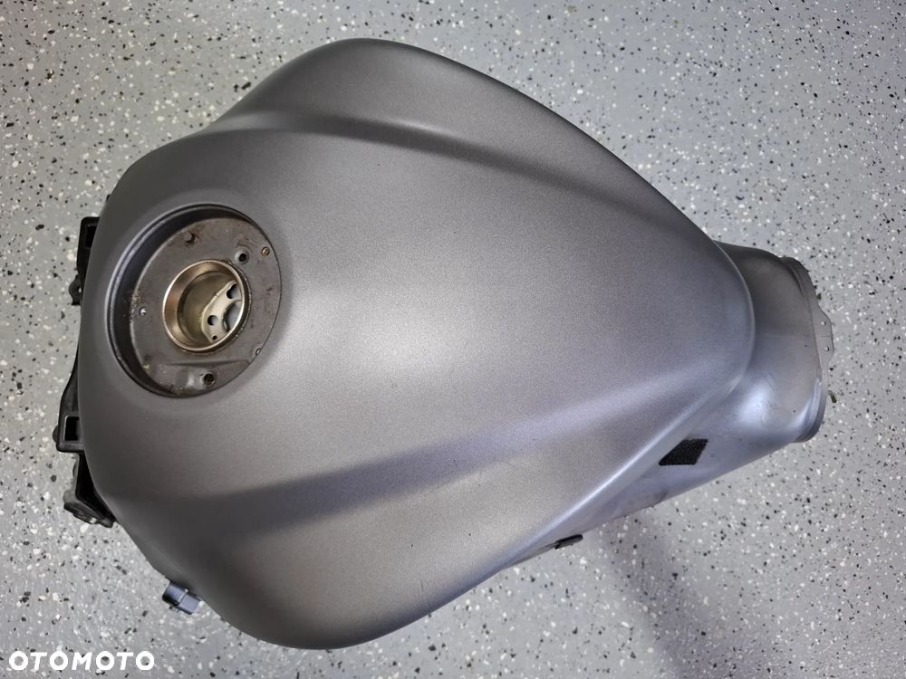 Suzuki GSXS 1000 zbiornik bak pompa paliwa - 4