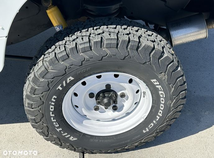 Land Rover Defender 2.2 TD4 E - 17