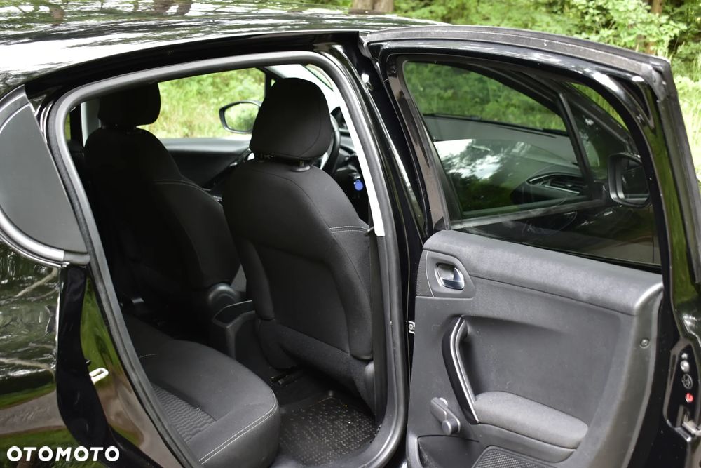 Peugeot 208 - 21