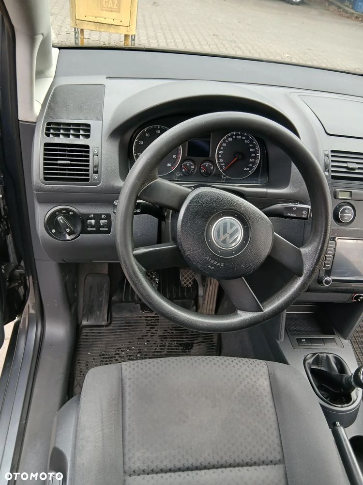 Volkswagen Touran 1.6 Conceptline - 10