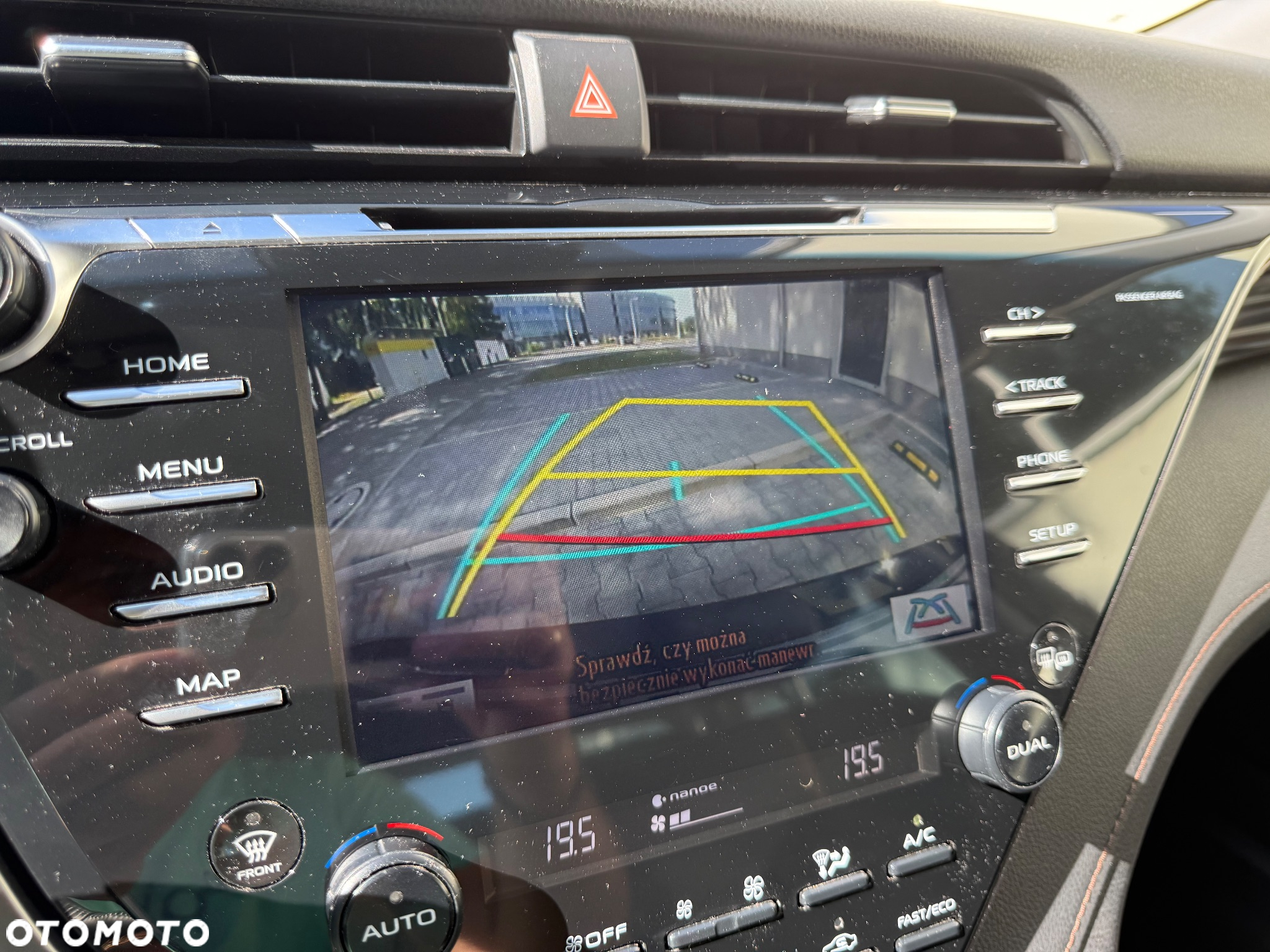 Toyota Camry 2.5 Hybrid Executive CVT - 35