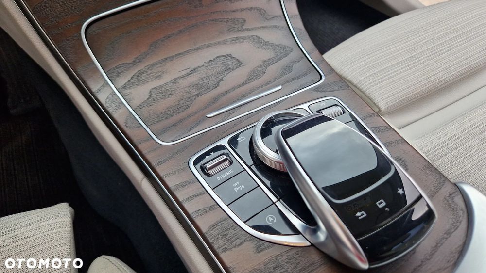 Mercedes-Benz Klasa C 220 (BlueTEC) d T 7G-TRONIC AMG Line - 23
