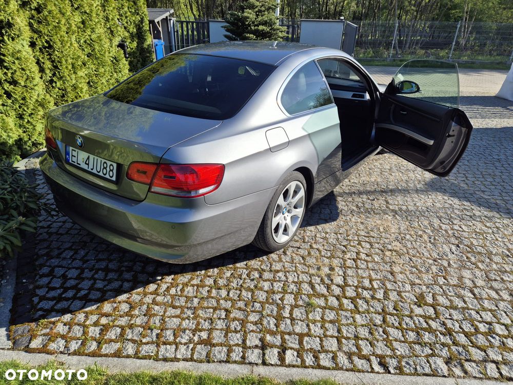 BMW Seria 3 325i M Sport Edition - 3
