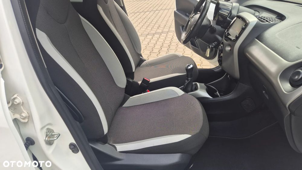 Toyota Aygo x-clusiv - 19