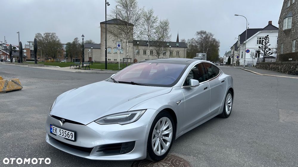 Tesla Model S - 1