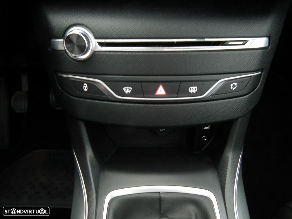 Peugeot 308 1.6 BlueHDi Allure J17 - 20