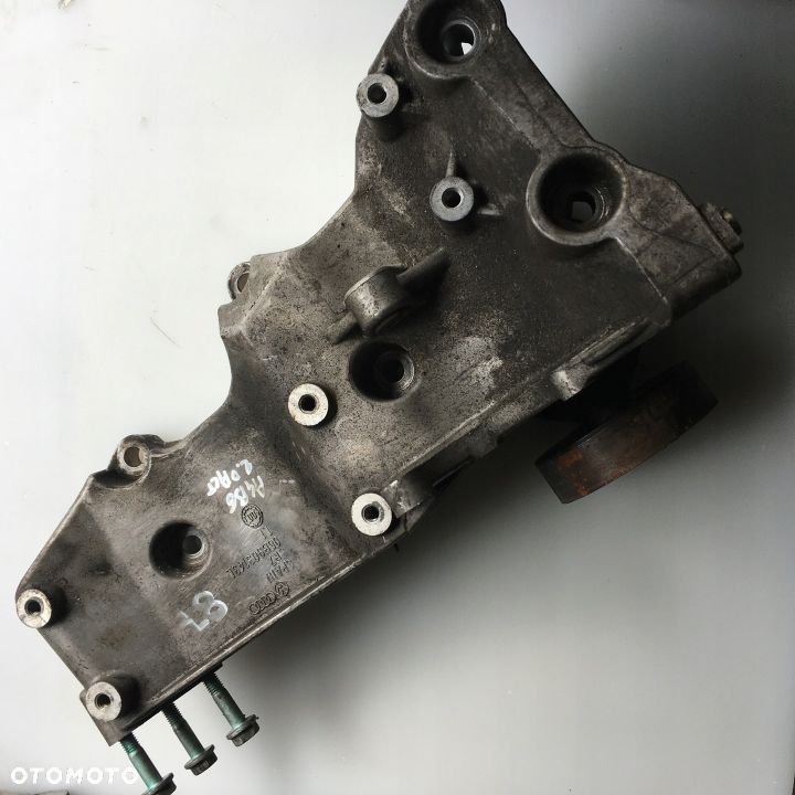 ŁAPA ALTERNATORA AUDI A4 B6 2.0 20V ALT 06B903143L - 1