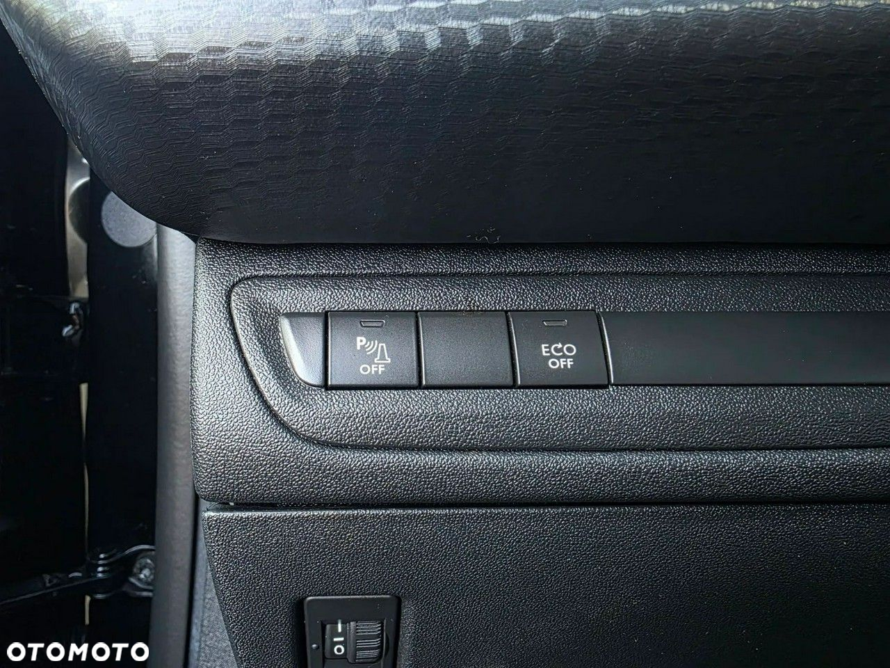 Peugeot 2008 1.2 Pure Tech Allure S&S EAT6 - 29