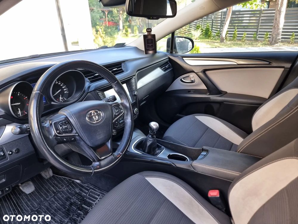 Toyota Avensis 2.0 D-4D Premium - 11