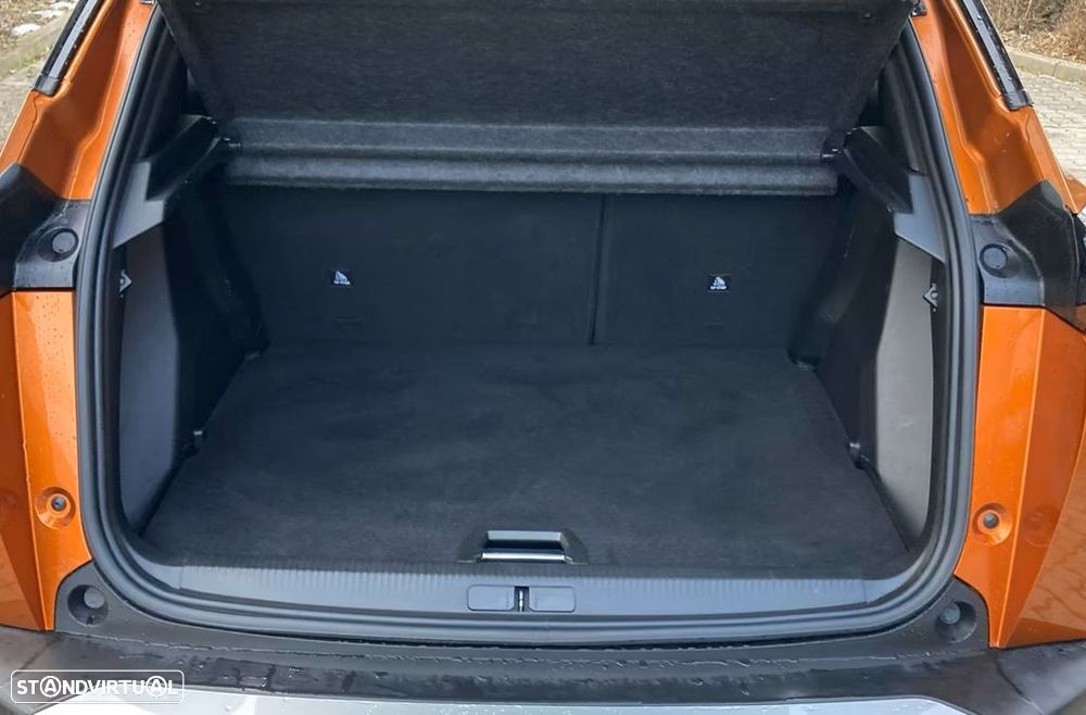 Peugeot e-2008 50 kWh GT - 6