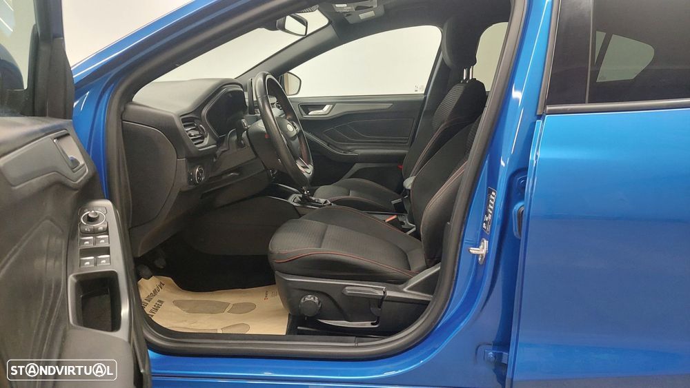 Ford Focus 1.0 EcoBoost MHEV ST-Line - 11