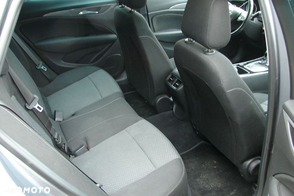 Opel Insignia - 10