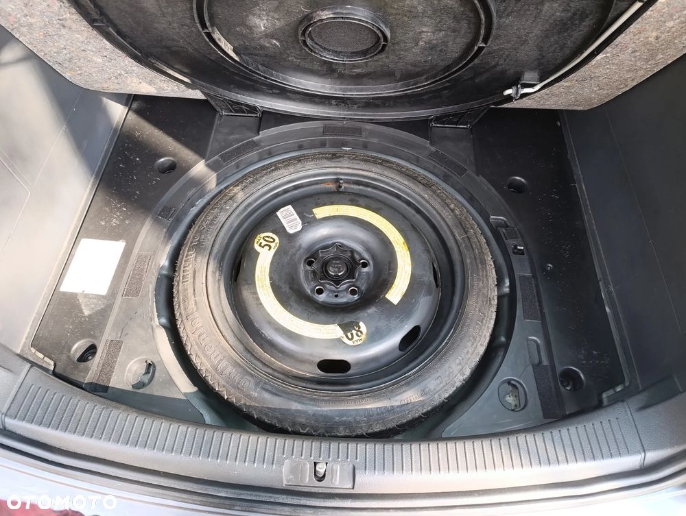 Volkswagen Touran - 17