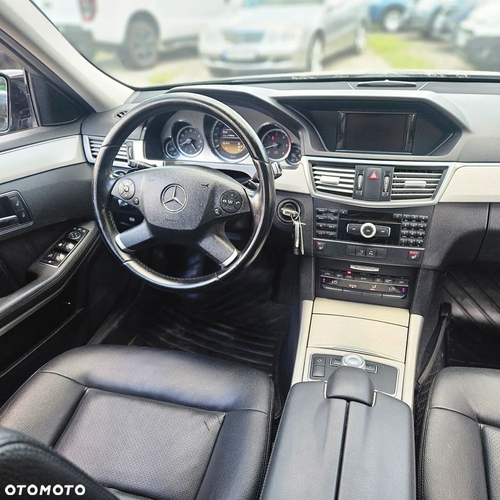 Mercedes-Benz Klasa E 350 CDI DPF BlueEFFICIENCY 7G-TRONIC Avantgarde - 32