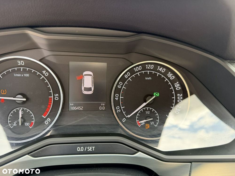 Skoda Superb 2.0 TDI Ambition DSG7 - 24