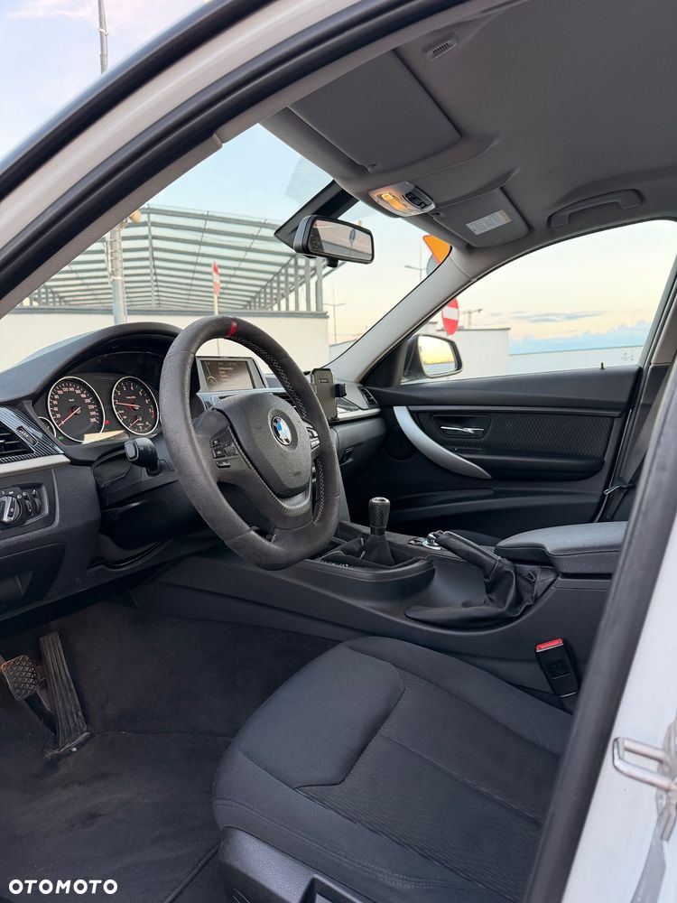 BMW Seria 3 320i - 8