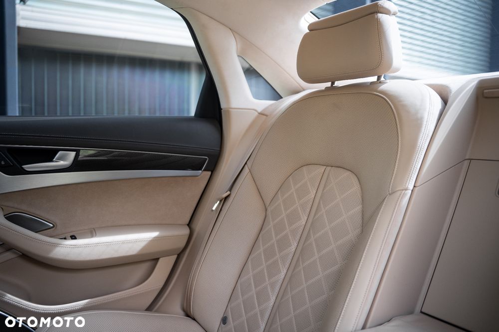 Audi S8 Standard - 25