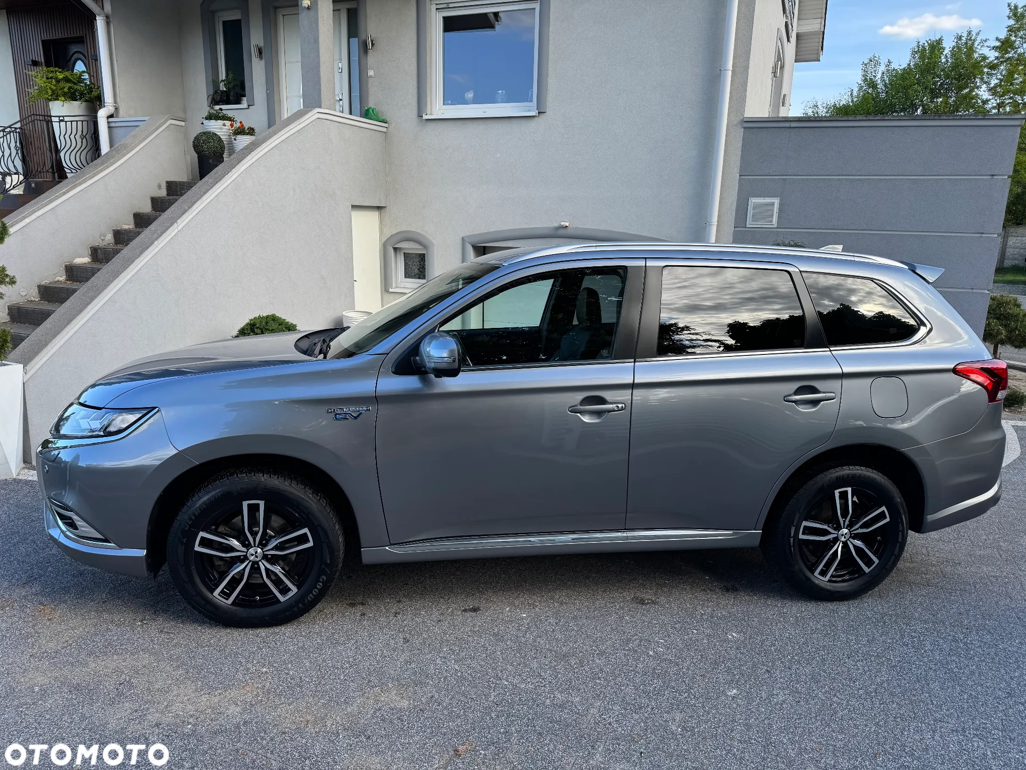 Mitsubishi Outlander - 4