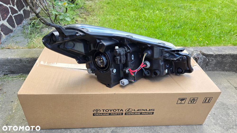 Yaris III Lift 14-17 Lampa Przednia Prawa Soczewka Nieklejona Oryginał - 9