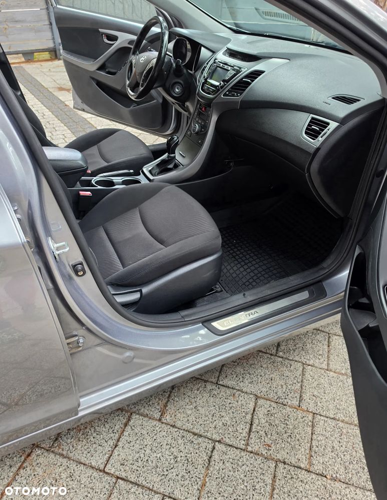 Hyundai Elantra 1.6 Style - 10