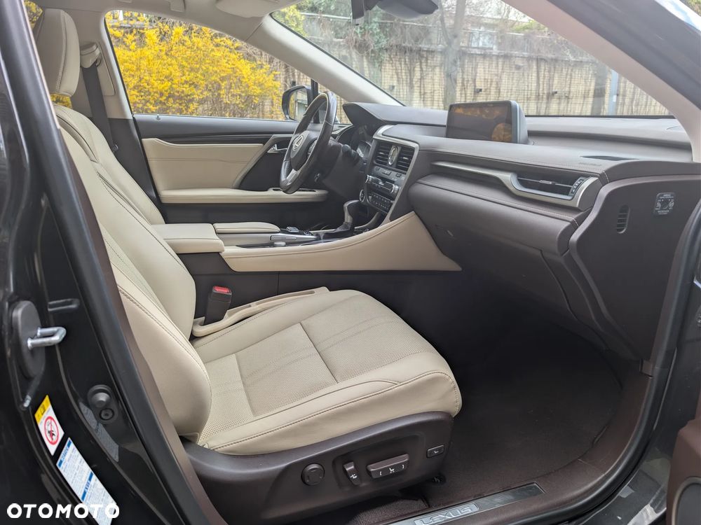 Lexus RX - 9